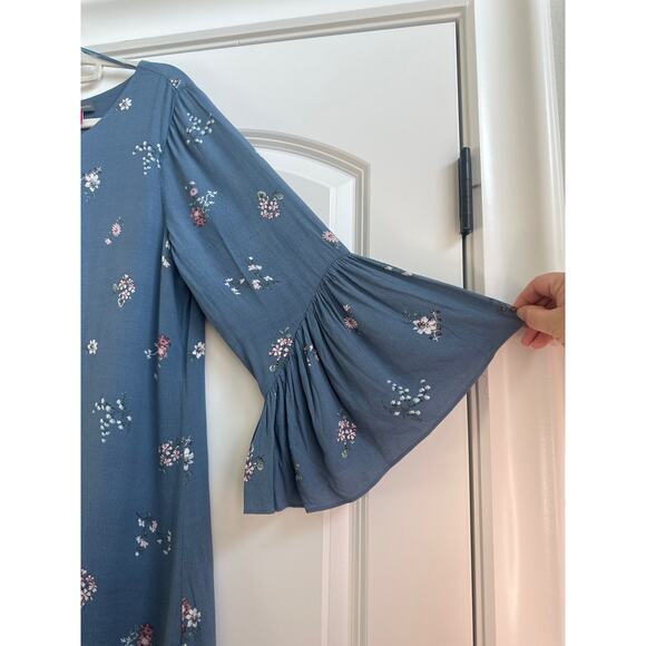 Vince Camuto Blue with Pink, Green, White Floral Print Statement Sleeves Blouse - Picture 5 of 7